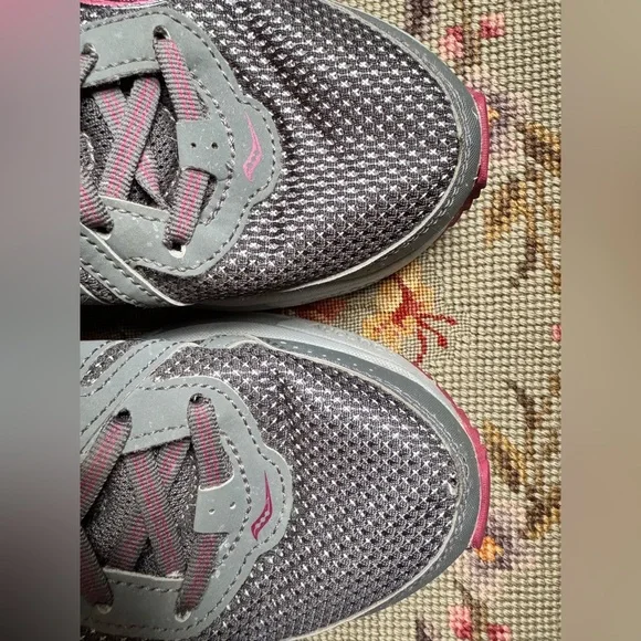 Saucony Cohesion Grid Women's Gray and magenta Running Shoes Sz 7.5W, pre owned - Picture 10 of 11